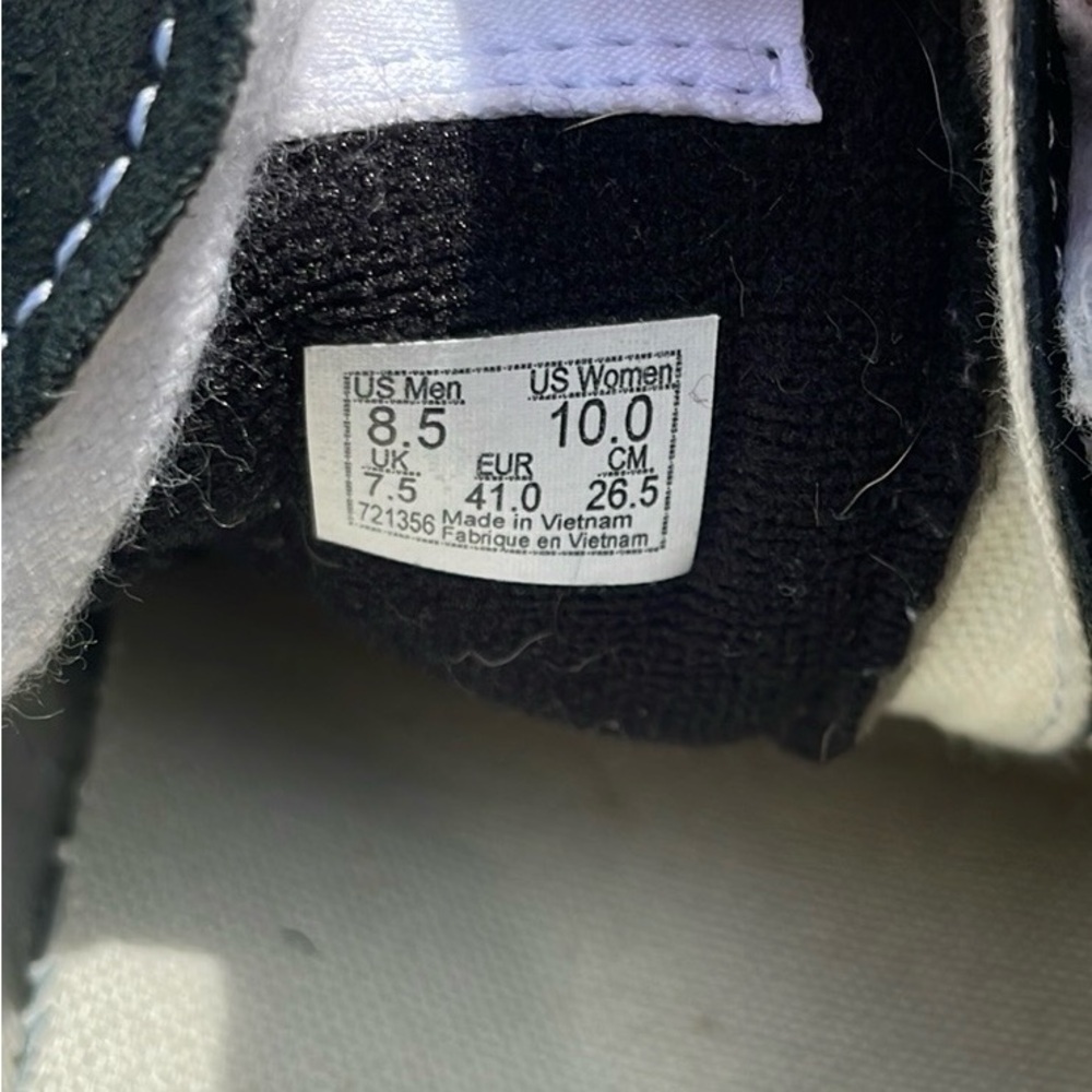 Vans Black and White Sneakers Iconic Skate Design - Picture 7 of 7